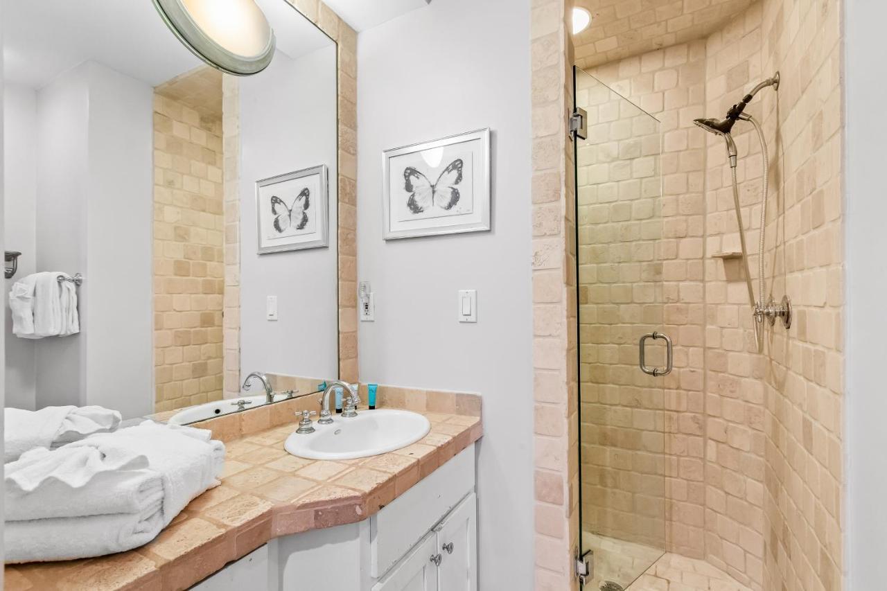 Apartment Downtown Carillon 2 200 Lazy Roux *