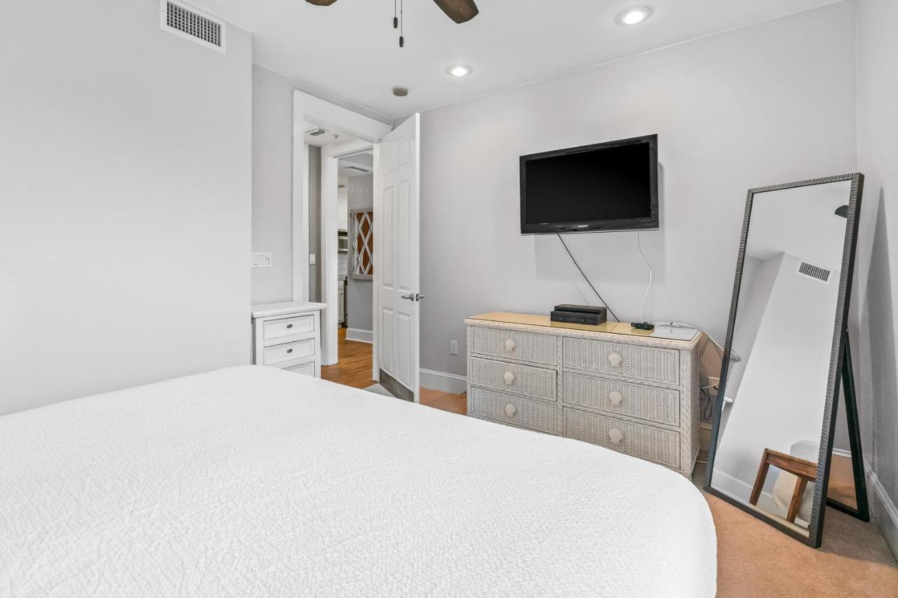Downtown Carillon 2 200 Lazy Roux Apartment *